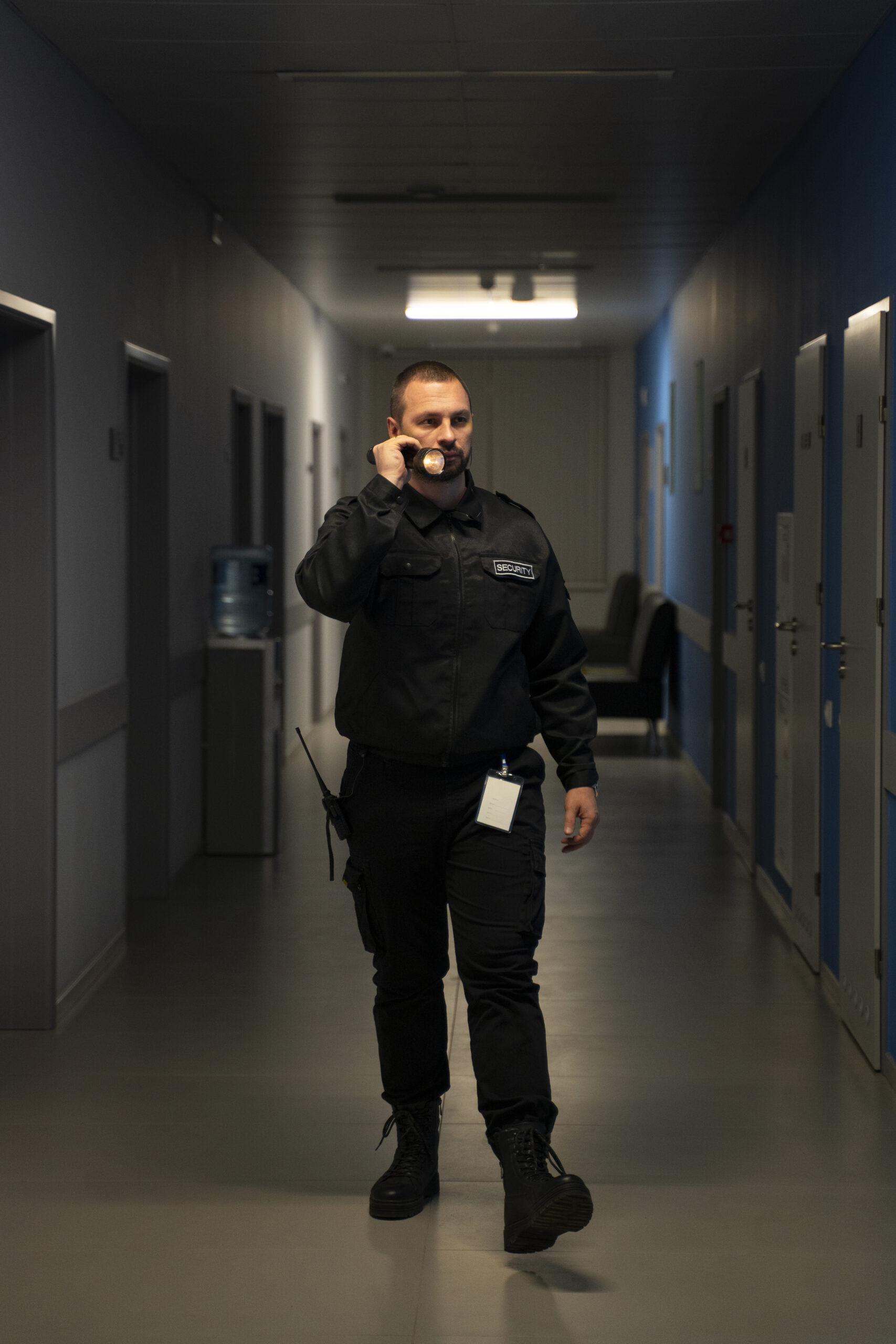 guardia de seguridad en el lugar de trabajo (2)